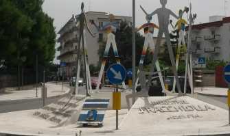 Mosaici e sculture: a Valenzano le rotatorie diventano artistiche